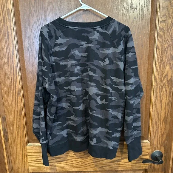 ATHLETA Camo Sweatshirt Pullover Crewneck Long‎ Sleeve Activewear Women - Picture 5 of 7